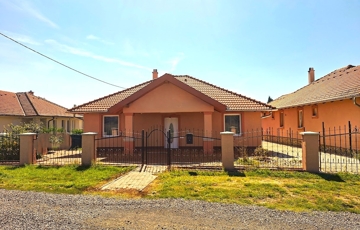 Eladó családi ház