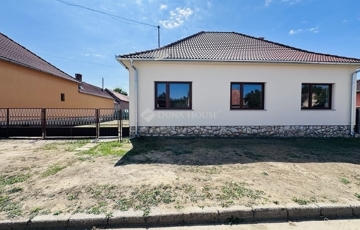 Eladó családi ház