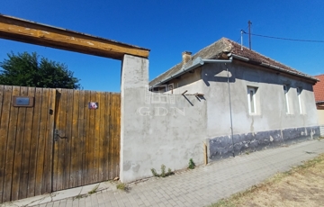 Eladó családi ház