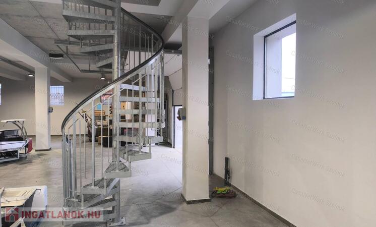 Szolnoki többszintes, 533m2-es ingatlan kiadó!