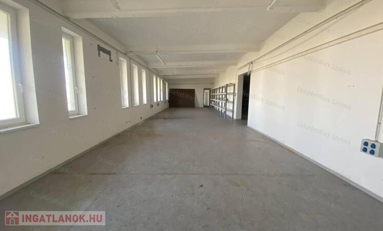 Szolnokon a Nagysándor József úton található műhely kiadó!