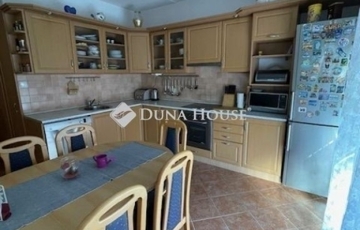 Eladó lakás