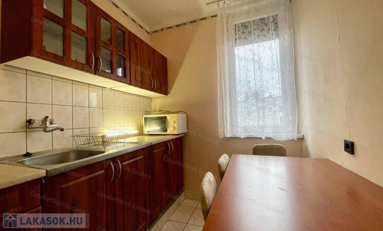 Eladó Szolnok Belvárosában a Kolozsvári úton egy 48 m2-es lakás                                 