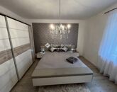 Eladó családi ház Komló 109 000 000 Ft