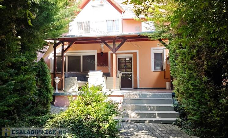 Hangulatos lakóingatlan eladó Balatonalmádiban központhoz közel                                 