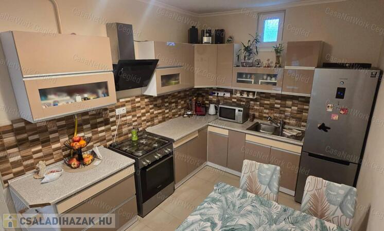 Eladó családi ház Cegléden –  ID: 174602219                                 