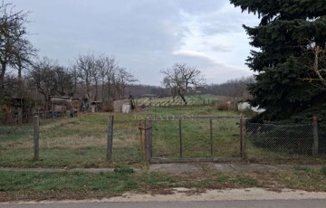 Eladó telek/földterület