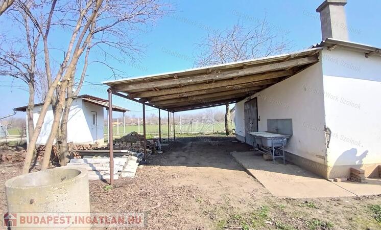 Eladó Tiszaföldváron egy  2278 m2-es építési telek.                                 