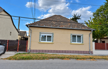 Eladó családi ház