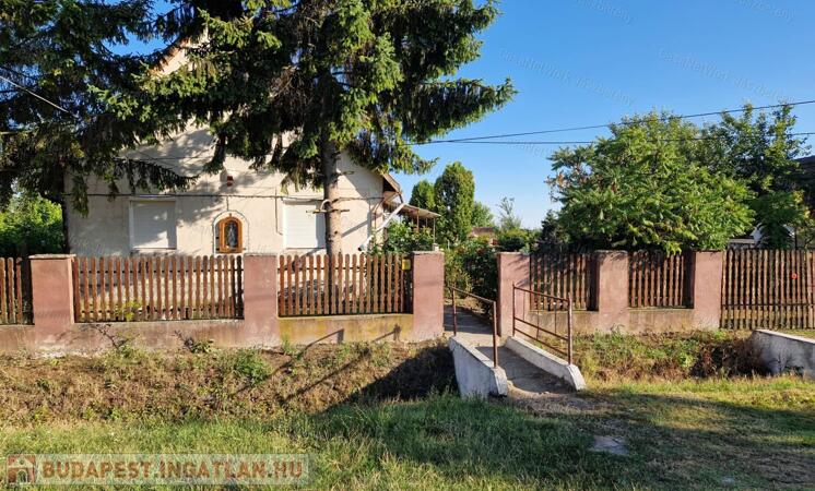 Erken, 900 nm-es telken, 85 nm-es, 3 szobás családi ház eladó                                 