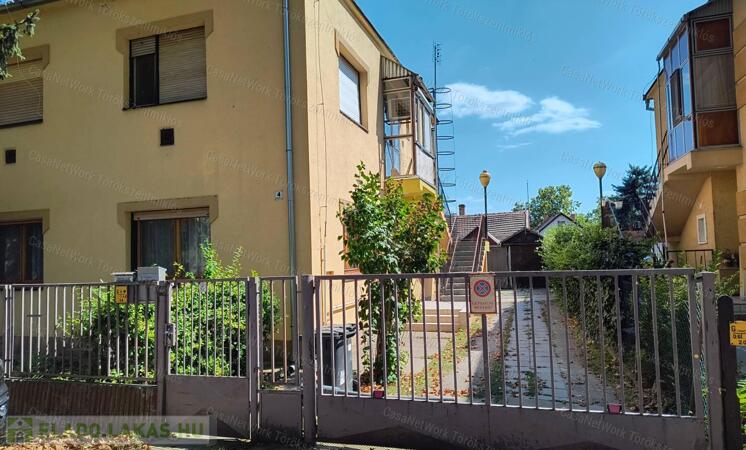 Eladó  földszinti társasházi lakás Törökszentmiklós központjában!                                 