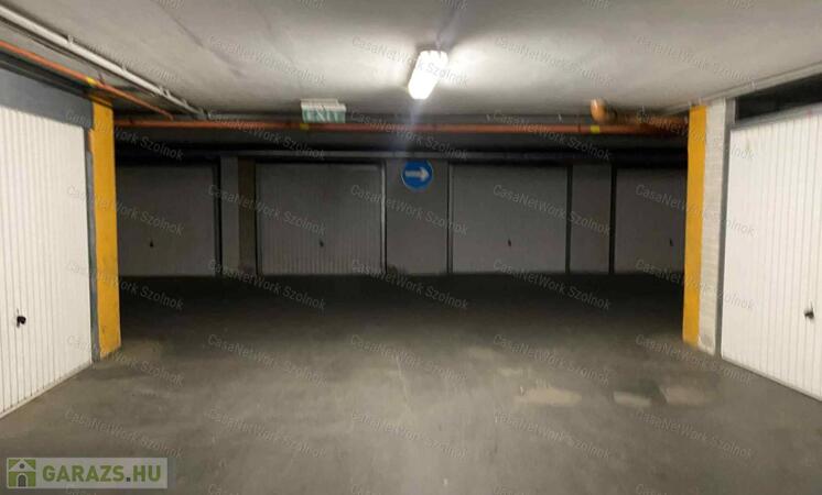 Szolnokon a Tófenék úton garázs kiadó!                                 