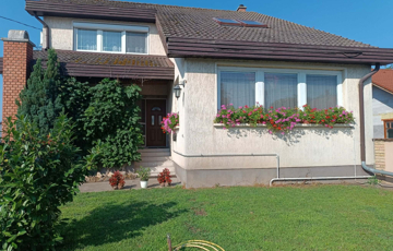 Eladó családi ház