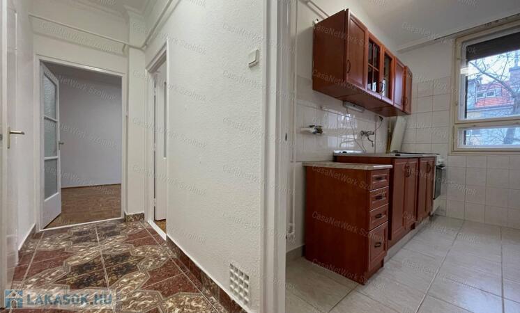 Szolnok belvárosában a Szántó krt-on 1+1 félszobás 43m2-es lakás kiadó                                 