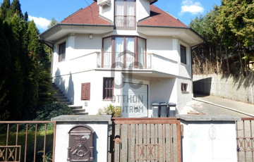 Eladó családi ház