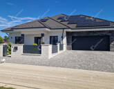 Eladó családi ház Komárom 680 000 000 Ft