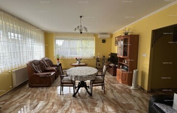 Eladó családi ház