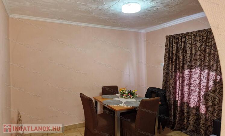 Tarnaörsön, 42 nm-es, felújított, 1 szobás, nappalis családi ház eladó