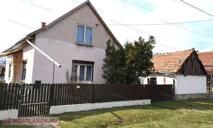 Eladó családi ház Fegyverneken!
