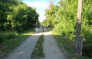 Eladó telek/földterület