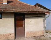 Eladó Tiszaföldváron egy 68 m2-es családi ház földterülettel.