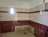 Eladó családi ház Pécs 54 990 000 Ft