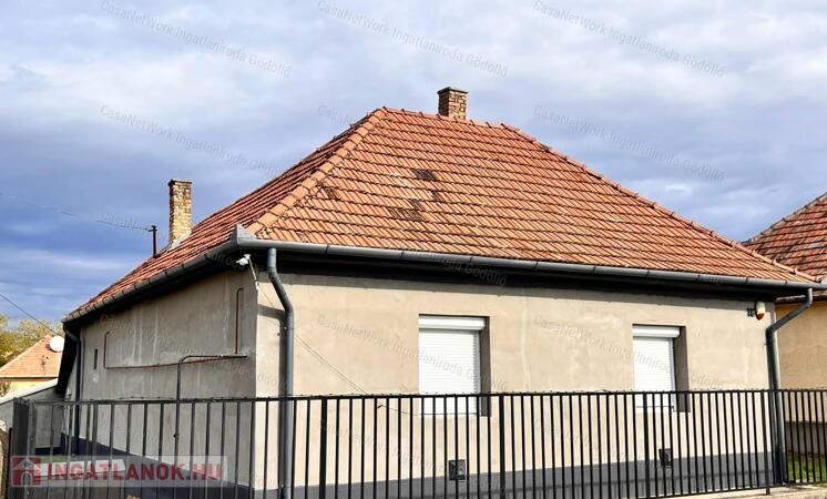 Részben felújított, azonnal költözhető családi ház!