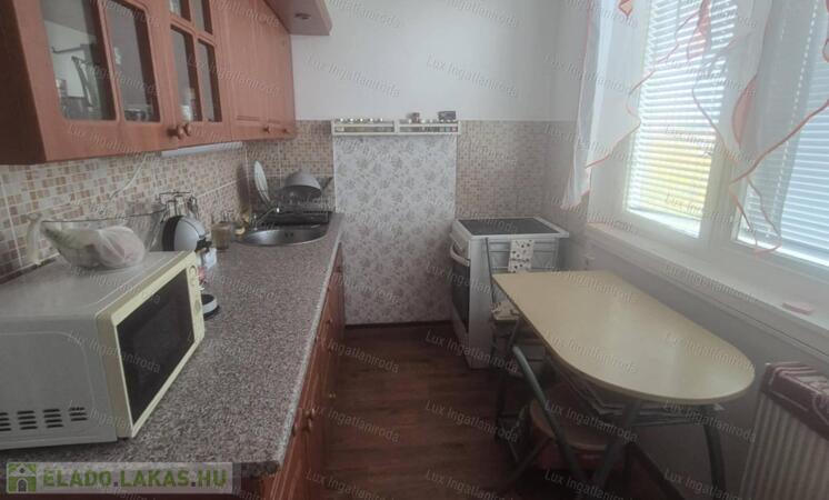 Eladó lakás Oroszlány központjában, a tó közelében!                                 