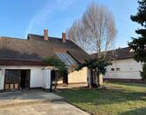 Egyedi kivitelezésű, tágas családi ház eladó Cegléden nagy telekkel!