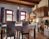 Ikladon korszerűsített, mégis a parasztházak báját őrző hosszú ház!