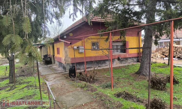 Tiszaföldvári 60 m2-es családi ház eladó!