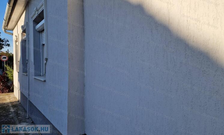 Jászberényben, 63 nm-es, 2 szobás családi ház eladó                                 