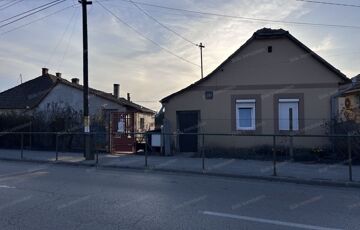 Eladó családi ház