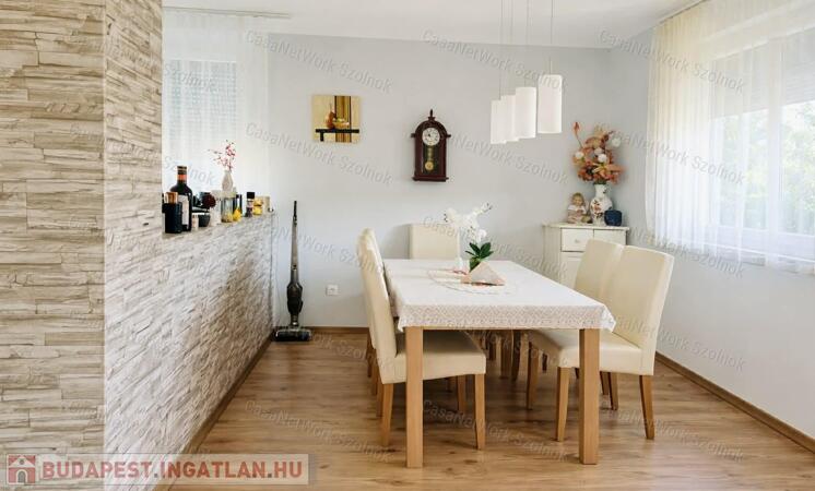 Újszászon eladó családi ház!                                 