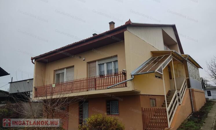 Eladó családi ház, Tápiószele