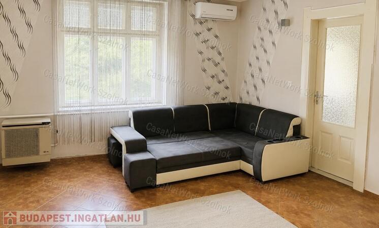 Újszász központjában eladó családi ház!                                 