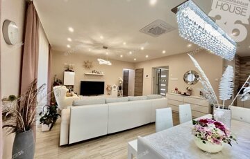 Eladó családi ház