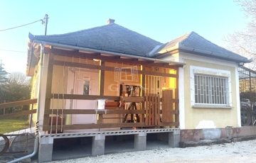 Eladó családi ház