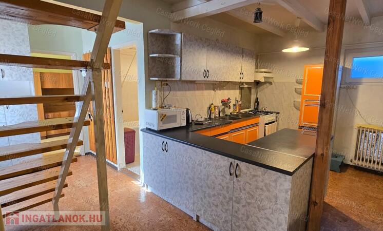 Eladó saját kerttel és garázzsal rendelkező társasházi lakás!