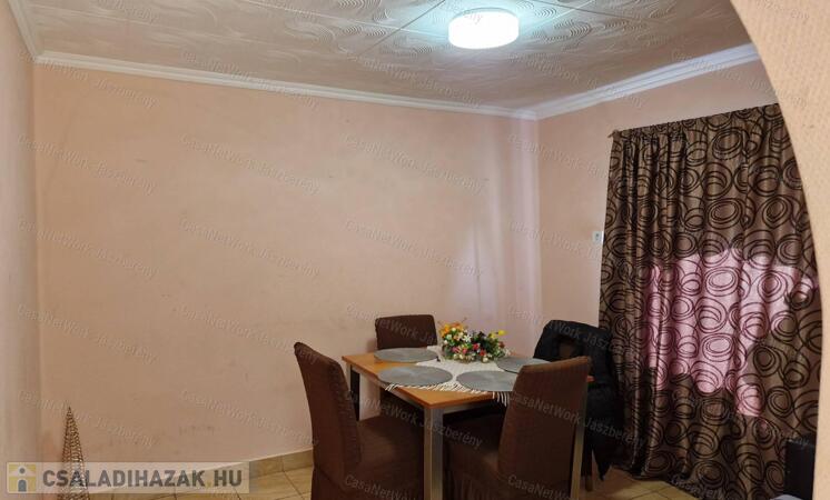 Tarnaörsön, 42 nm-es, felújított, 1 szobás, nappalis családi ház eladó                                 