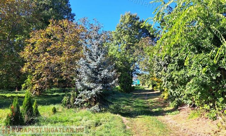 Lakóövezetben található - eladó ZÁRTKERT BALATONFÜREDEN                                 
