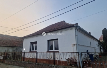 Eladó családi ház
