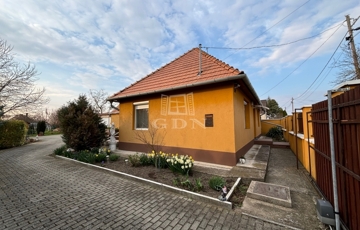 Eladó családi ház