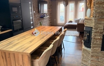 Eladó családi ház