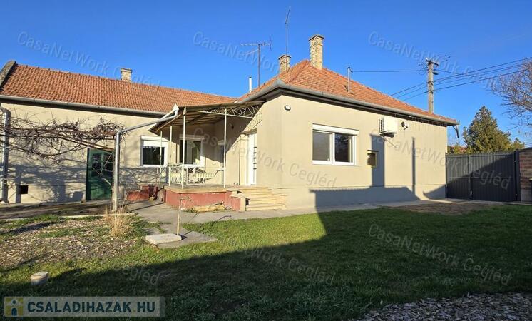 Cegléd Újvárosi részén családi ház eladó!                                 