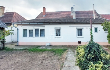 Eladó családi ház