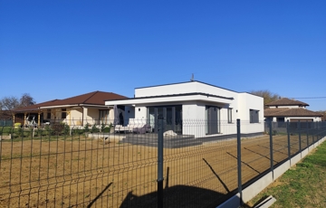 Eladó családi ház