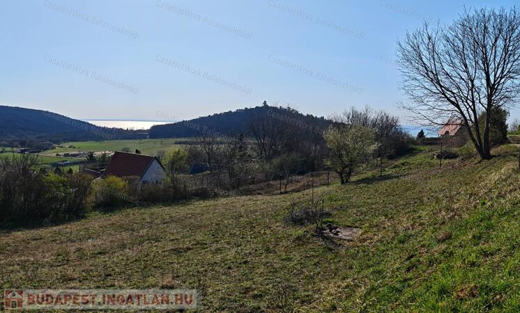 Panorámás zártkert eladó Felsőörsön                                 