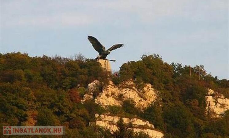 Tatabánya Kőhegy sétány - gyönyörű panorámával építési telek eladó