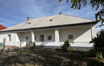 Eladó családi ház